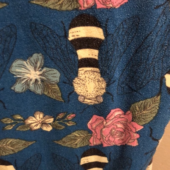Lularoe one size leggings - Picture 2 of 2